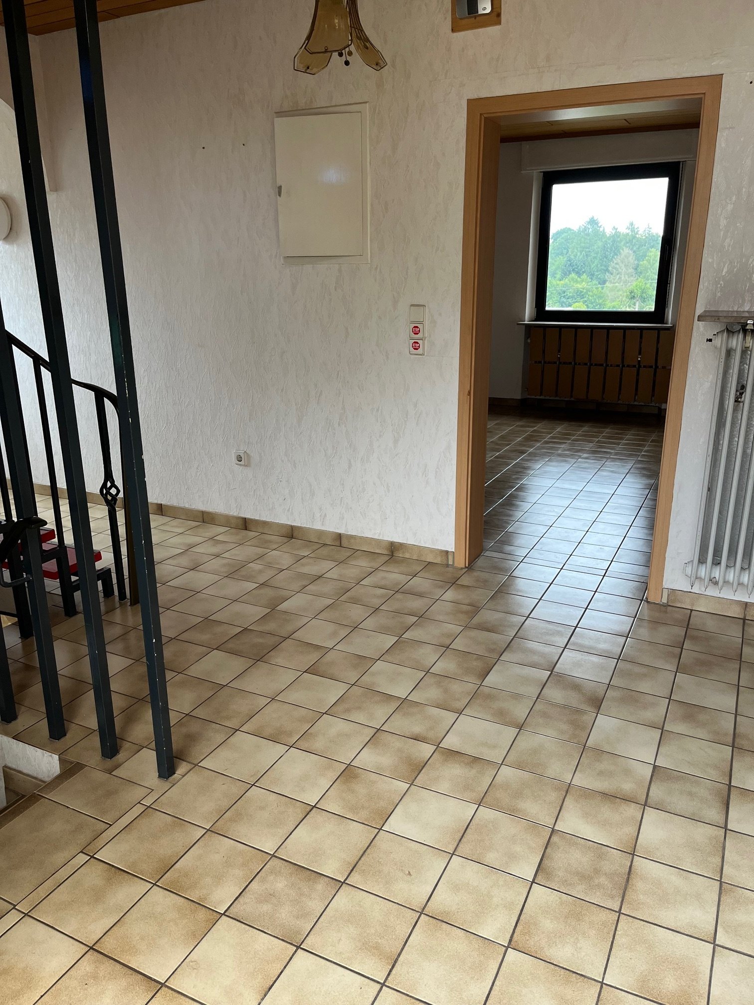 STEINBACH : Solides HAUS mit POTENTIAL , Garage und schönem GARTEN !