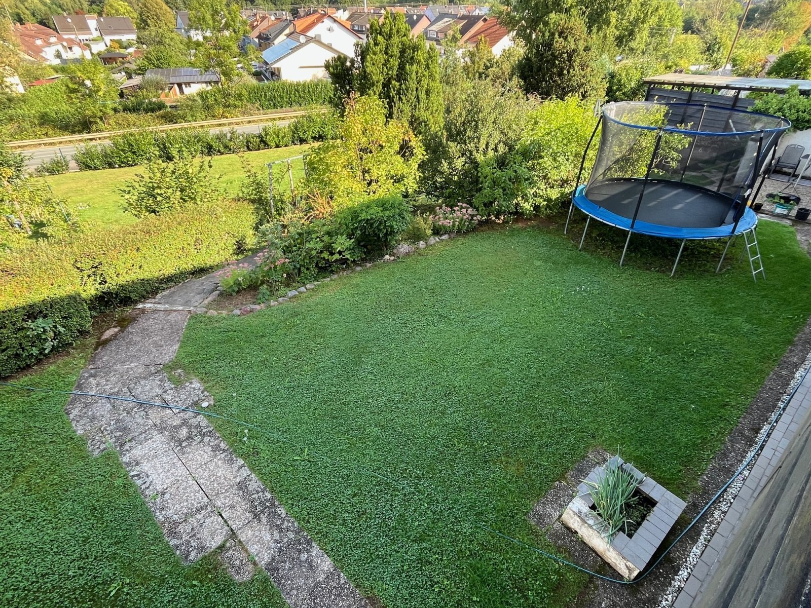 BILSDORF : 2019 renovierter BUNGALOW mit 1350 m² TRAUMGARTEN !