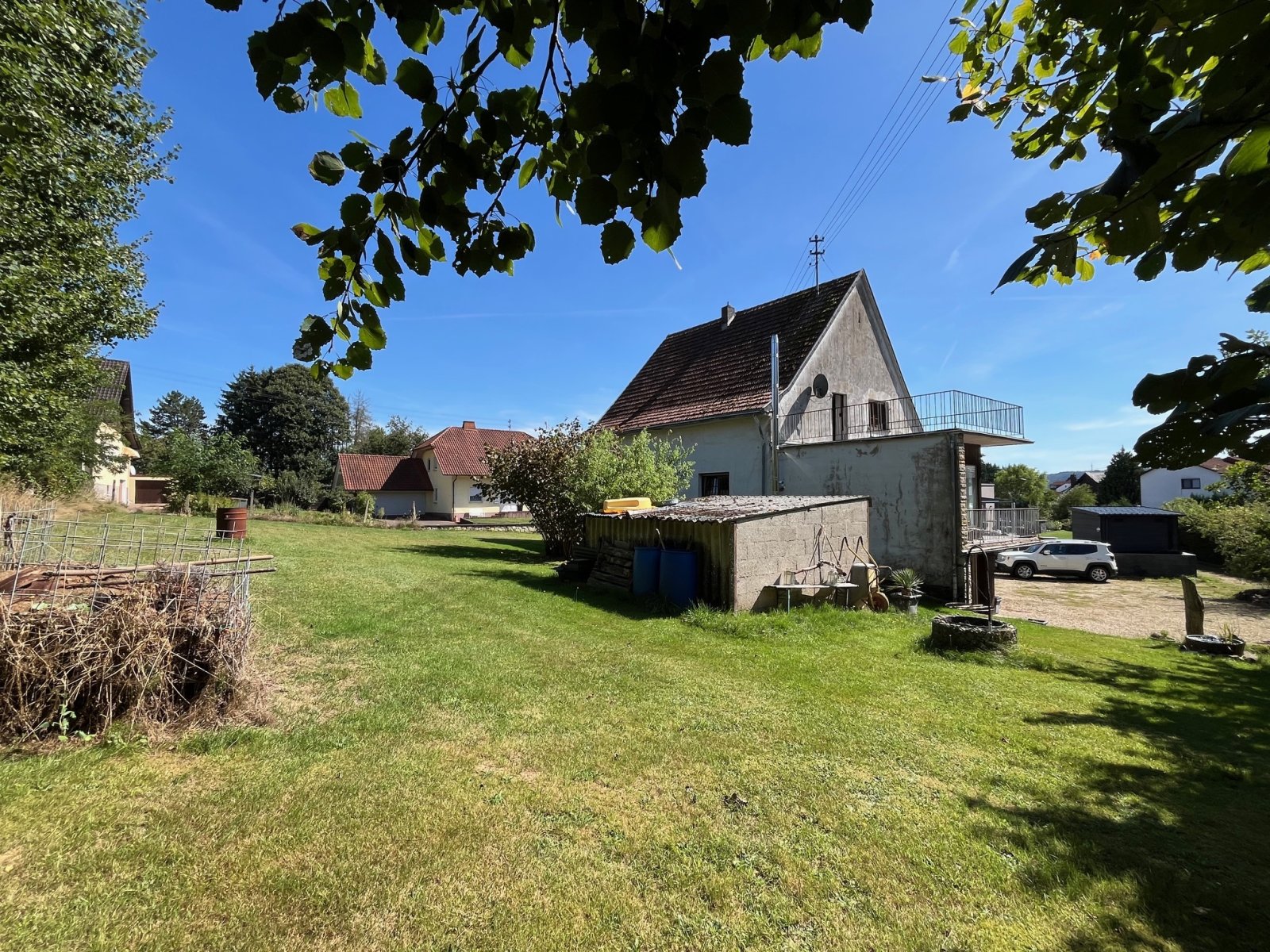 HÜTTERSDORF : STILVOLL mit CHARAKTER und 1143 m² GRUNDSTÜCK in gefragter Wohnlage !
