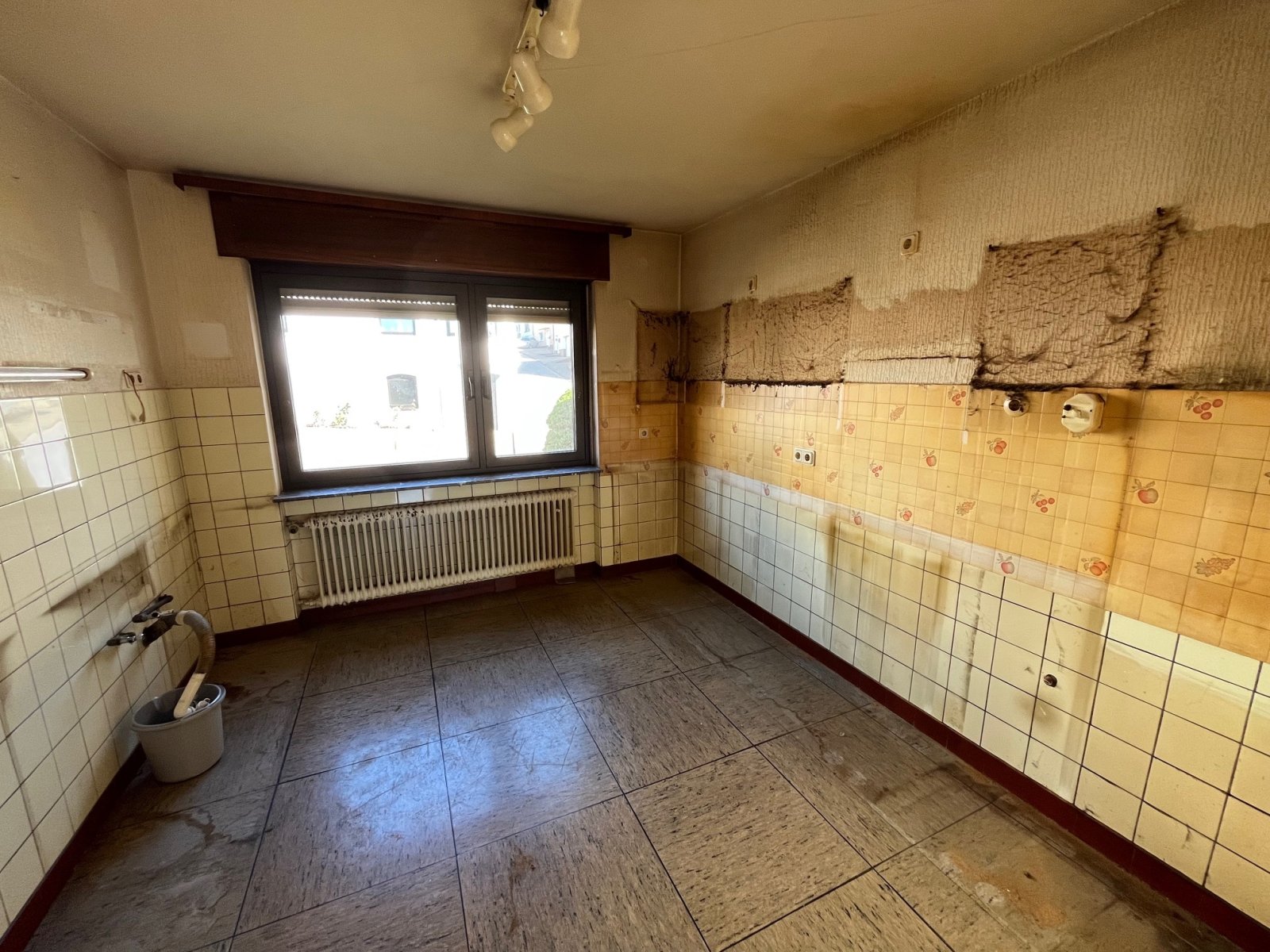 EPPELBORN : HANDWERKERHAUS mit POTENTIAL und guter RAUMAUFTEILUNG !