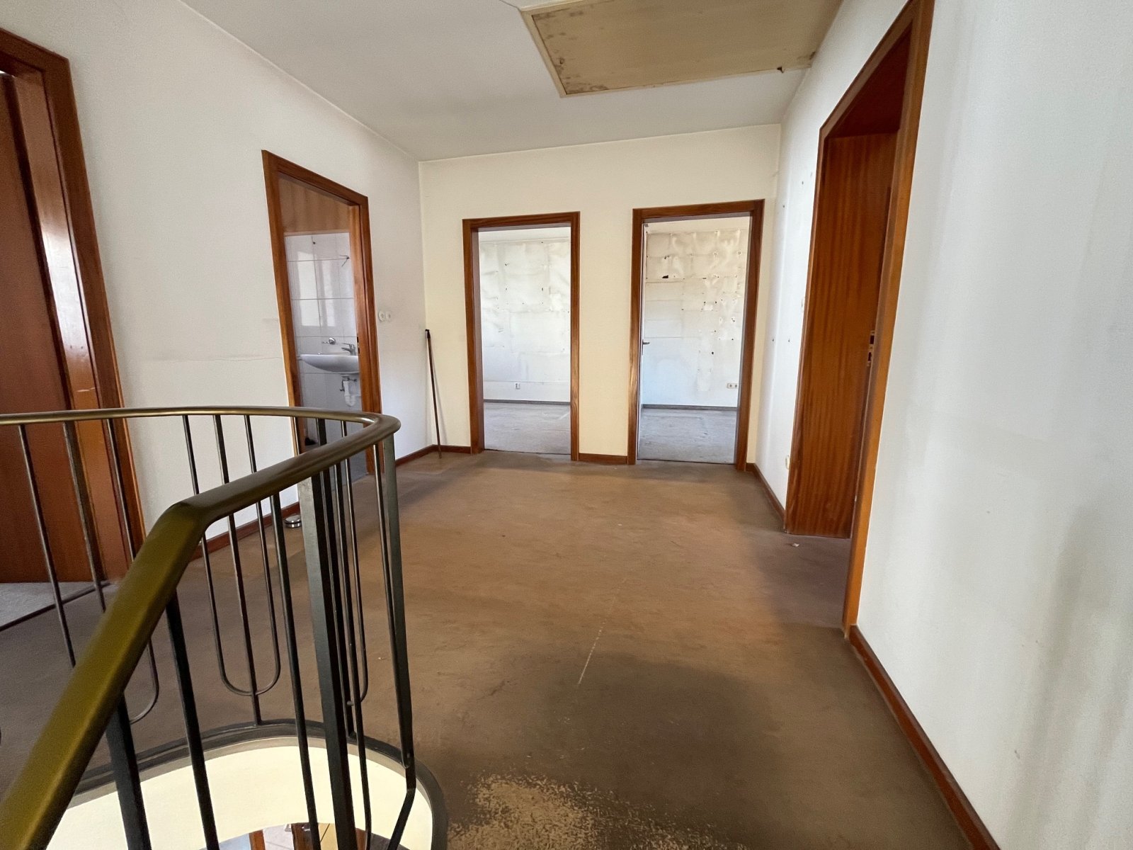 EPPELBORN : HANDWERKERHAUS mit POTENTIAL und guter RAUMAUFTEILUNG !