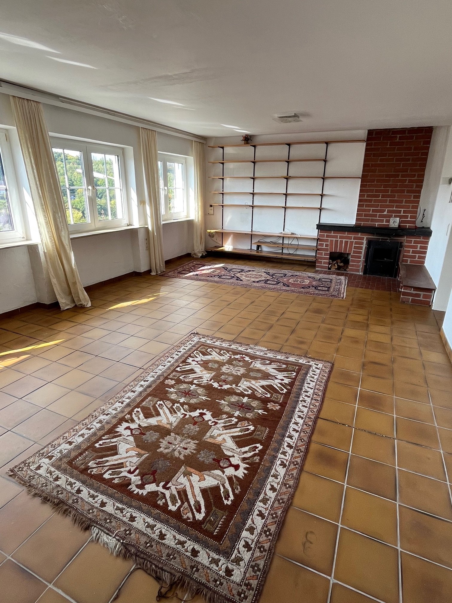 DIRMINGEN: Großzügiger Bungalow mit ELW und Photovoltaikanlage in idyllischer Höhenlage!