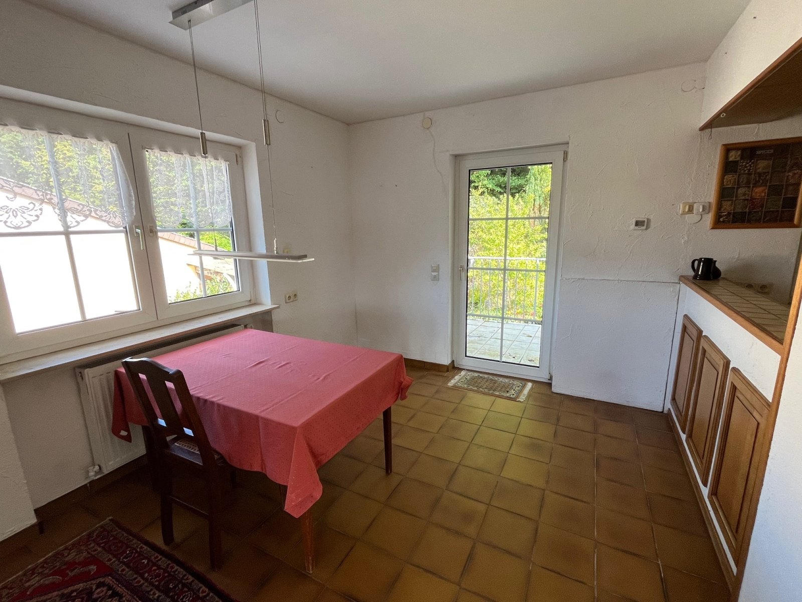 DIRMINGEN: Großzügiger Bungalow mit ELW und Photovoltaikanlage in idyllischer Höhenlage!