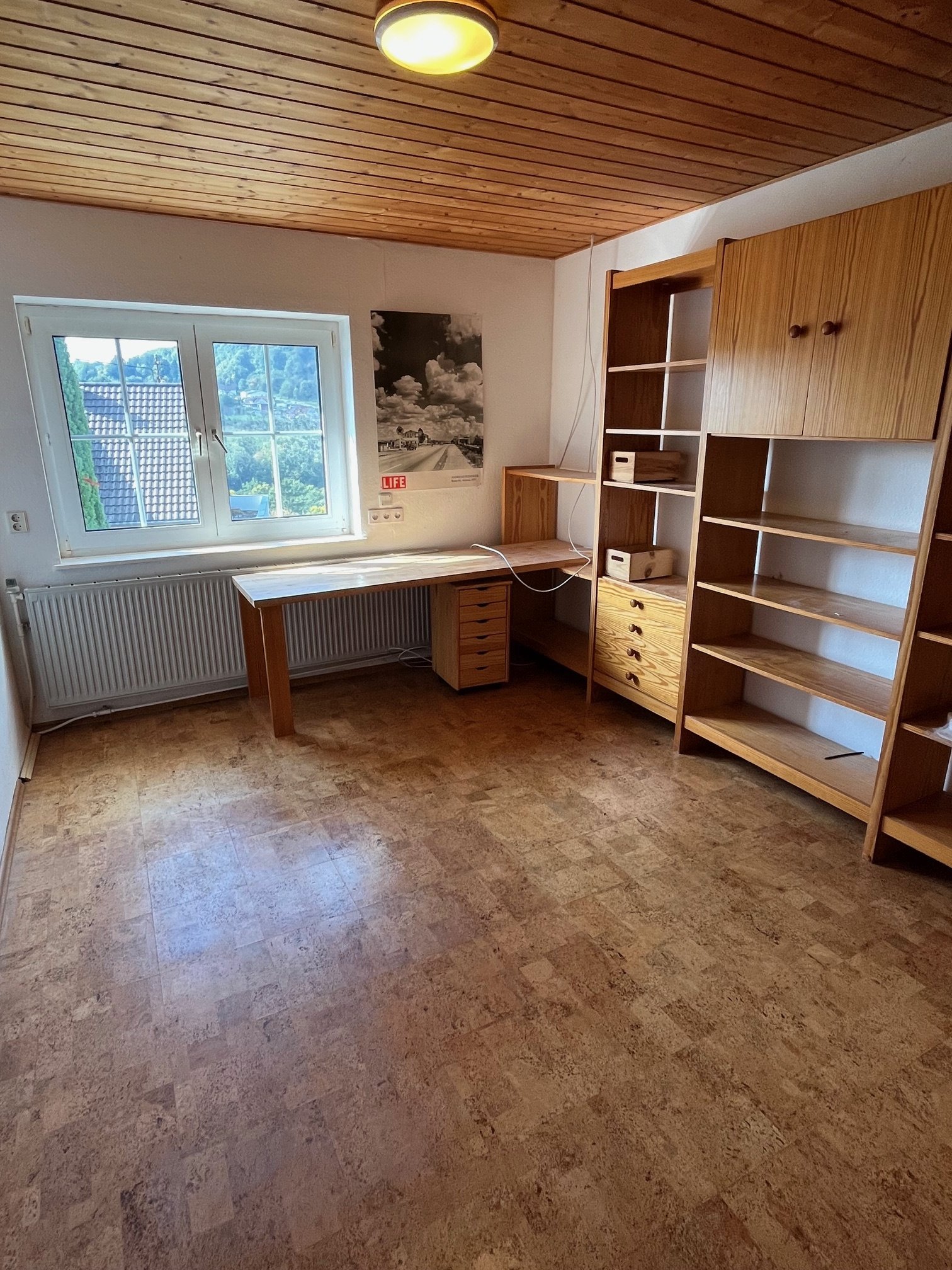 DIRMINGEN: Großzügiger Bungalow mit ELW und Photovoltaikanlage in idyllischer Höhenlage!