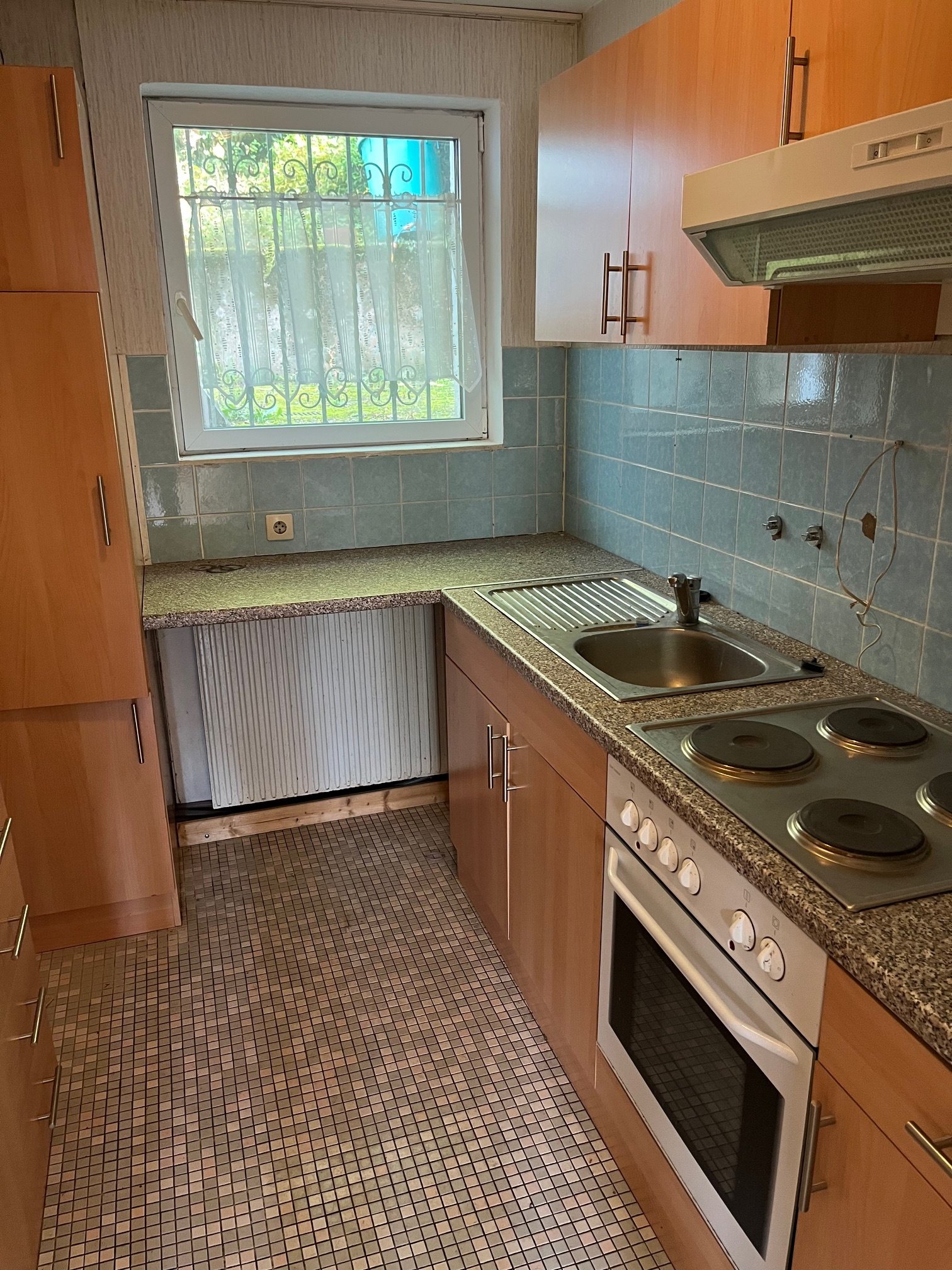 DIRMINGEN: Großzügiger Bungalow mit ELW und Photovoltaikanlage in idyllischer Höhenlage!