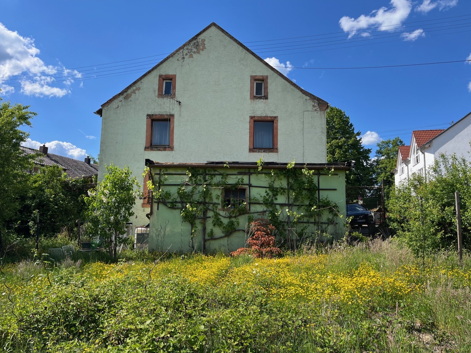 GRESAUBACH : Großzügiges SANIERUNGSOBJEKT mit POTENTIAL in ruhiger Lage !