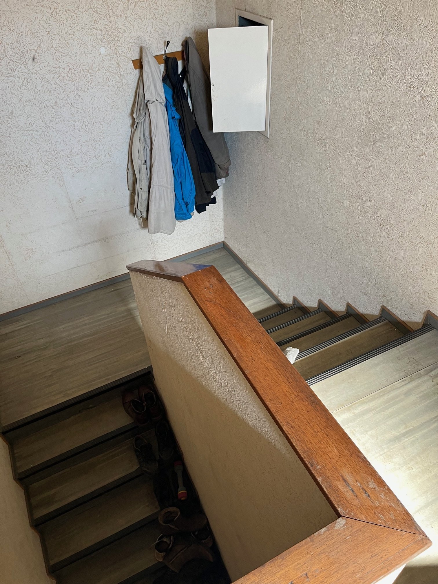 GRESAUBACH : Großzügiges SANIERUNGSOBJEKT mit POTENTIAL in ruhiger Lage !