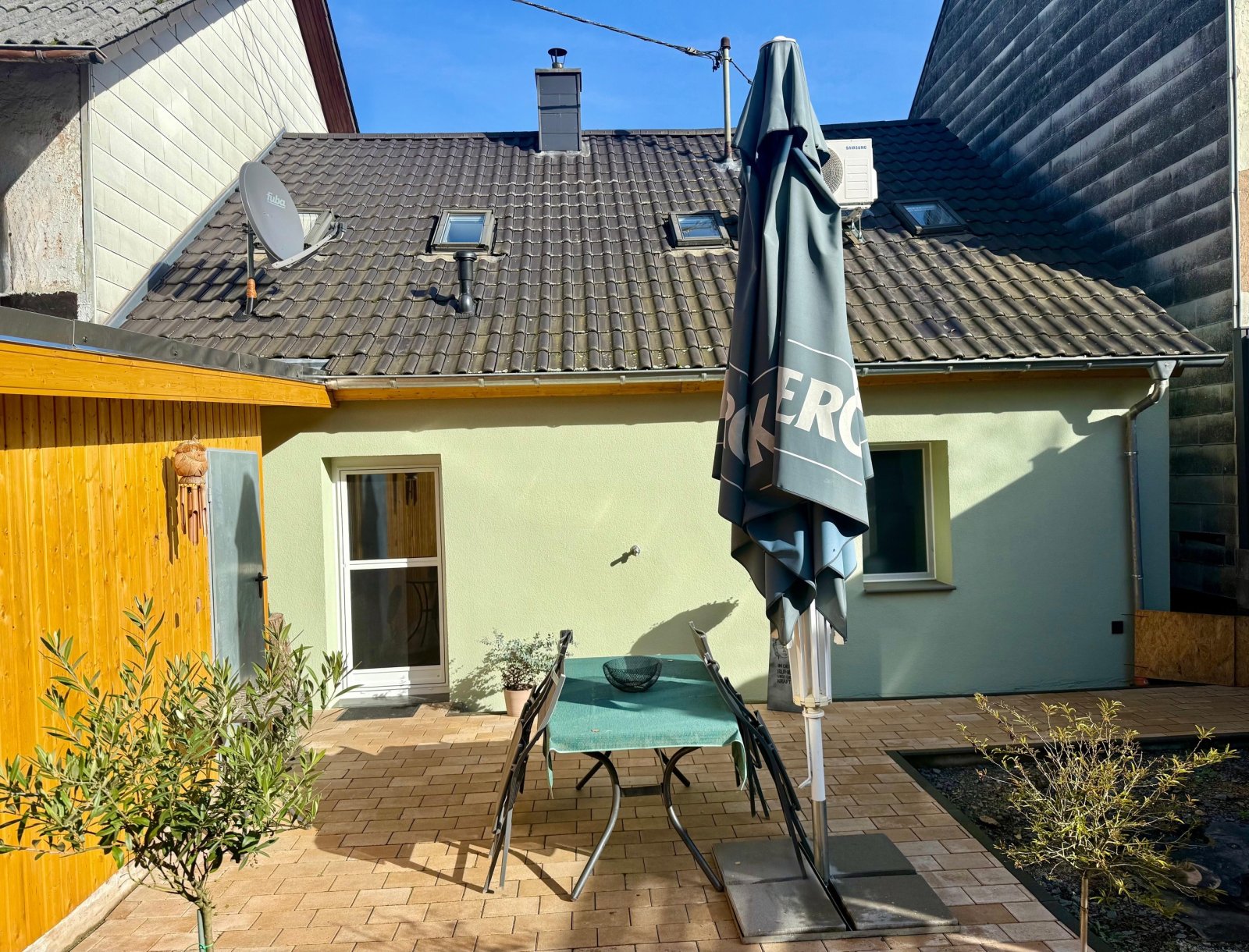 ASCHBACH : WOHNFERTIG saniertes SCHMUCKSTÜCK mit schönem GARTEN ! 