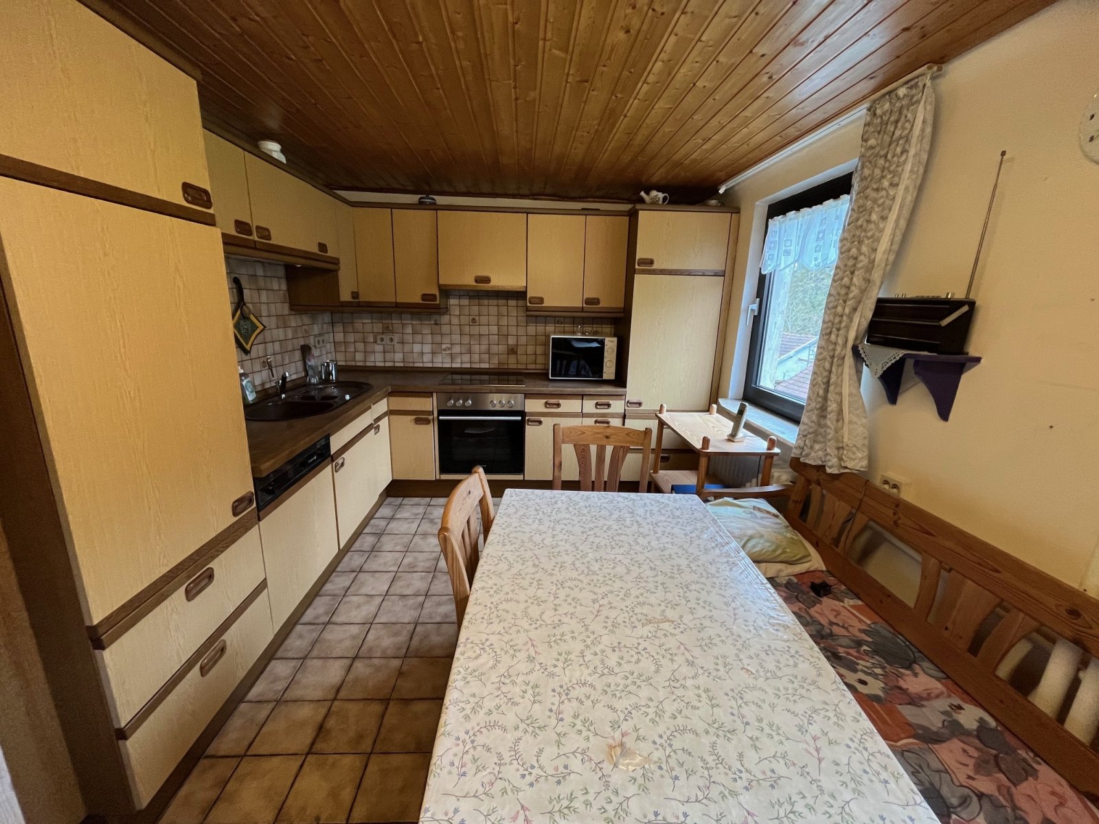 HÜTTERSDORF : GROSSES Haus (ca. 200 m² WF ) mit BACHLAUF für HANDWERKER in ruhiger LAGE !