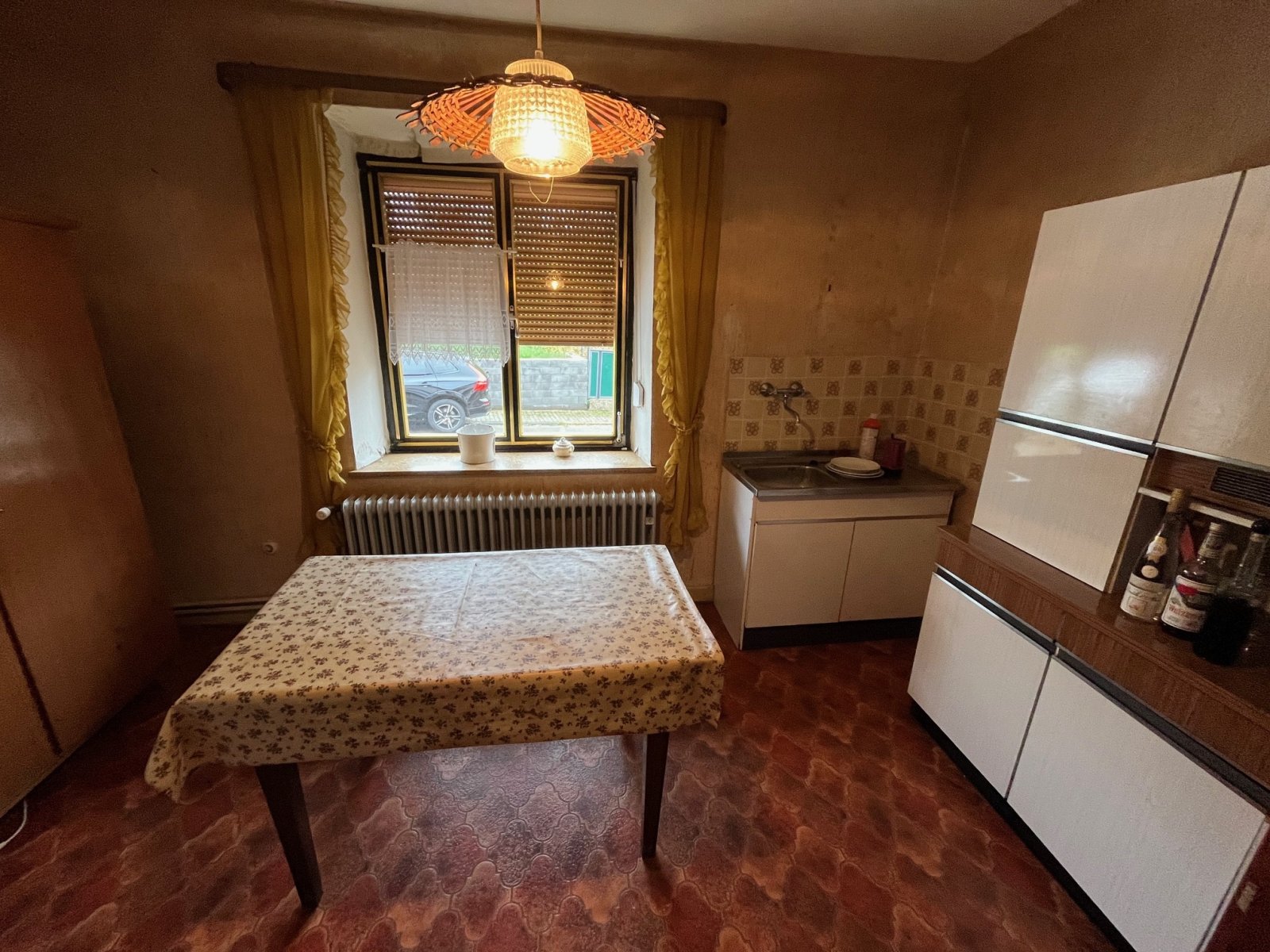 HÜTTERSDORF : GROSSES Haus (ca. 200 m² WF ) mit BACHLAUF für HANDWERKER in ruhiger LAGE !