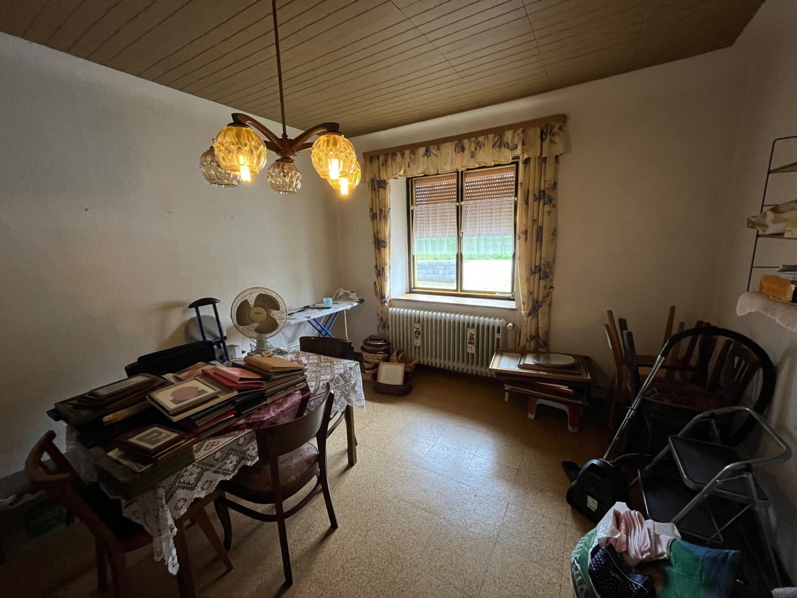 HÜTTERSDORF : GROSSES Haus (ca. 200 m² WF ) mit BACHLAUF für HANDWERKER in ruhiger LAGE !