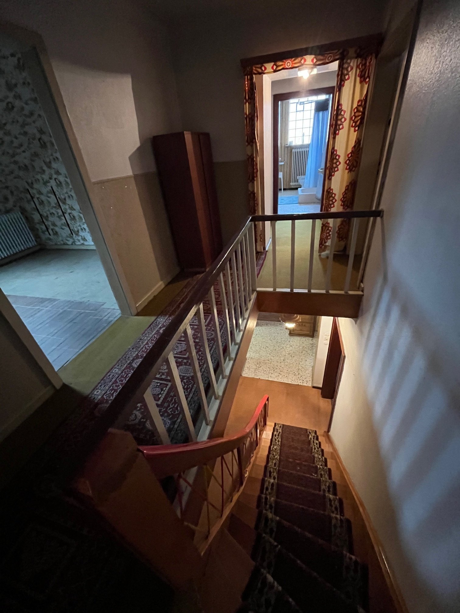 HÜTTERSDORF : GROSSES Haus (ca. 200 m² WF ) mit BACHLAUF für HANDWERKER in ruhiger LAGE !