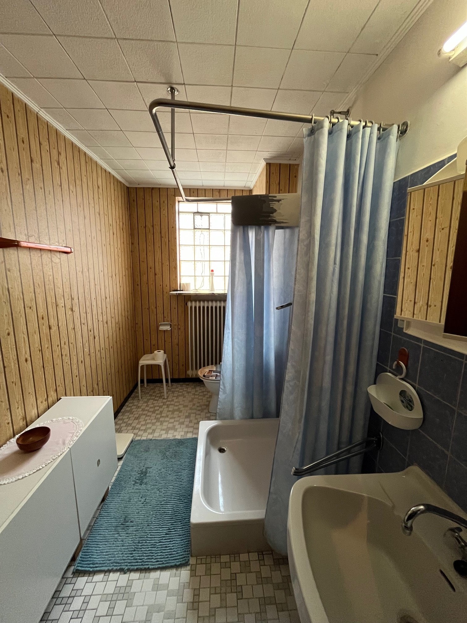 HÜTTERSDORF : GROSSES Haus (ca. 200 m² WF ) mit BACHLAUF für HANDWERKER in ruhiger LAGE !