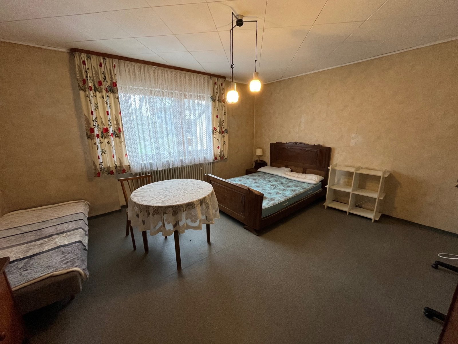 HÜTTERSDORF : GROSSES Haus (ca. 200 m² WF ) mit BACHLAUF für HANDWERKER in ruhiger LAGE !