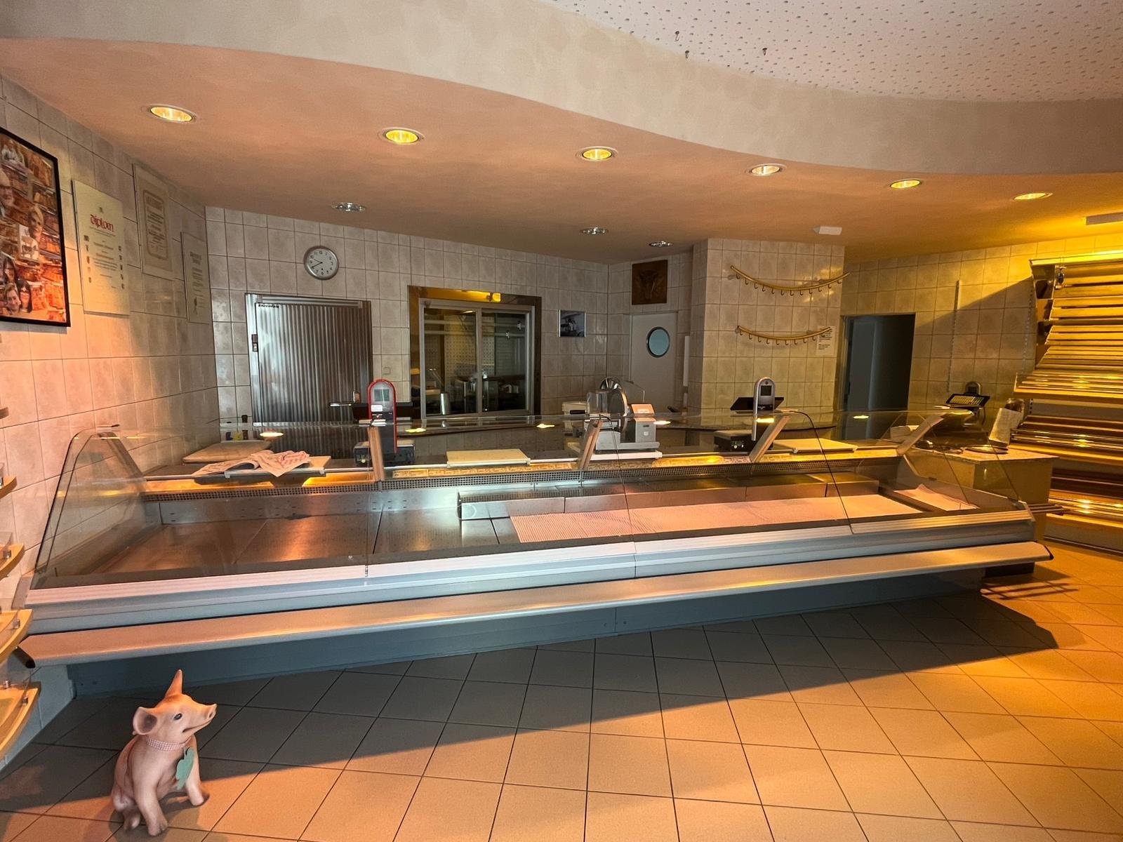 GRESAUBACH : Wohn- und Geschäftshaus mit seit 1958 bestehender = TRADITIONSMETZGEREI = !