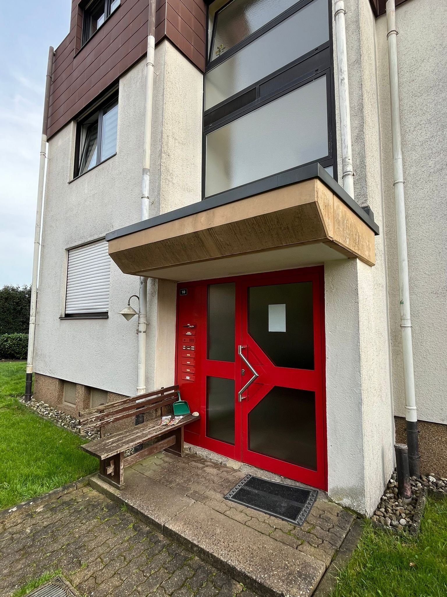 Schmelz: Vermietete 2 ZKB - Wohnung mit Balkon und Stellplatz !