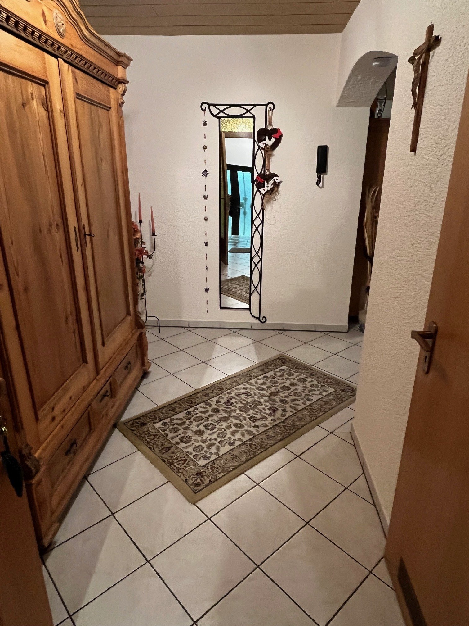 SCHMELZ : Aussergewöhnliches ANWESEN mit EINLIEGERWOHNUNG und versetzen WOHNEBENEN !