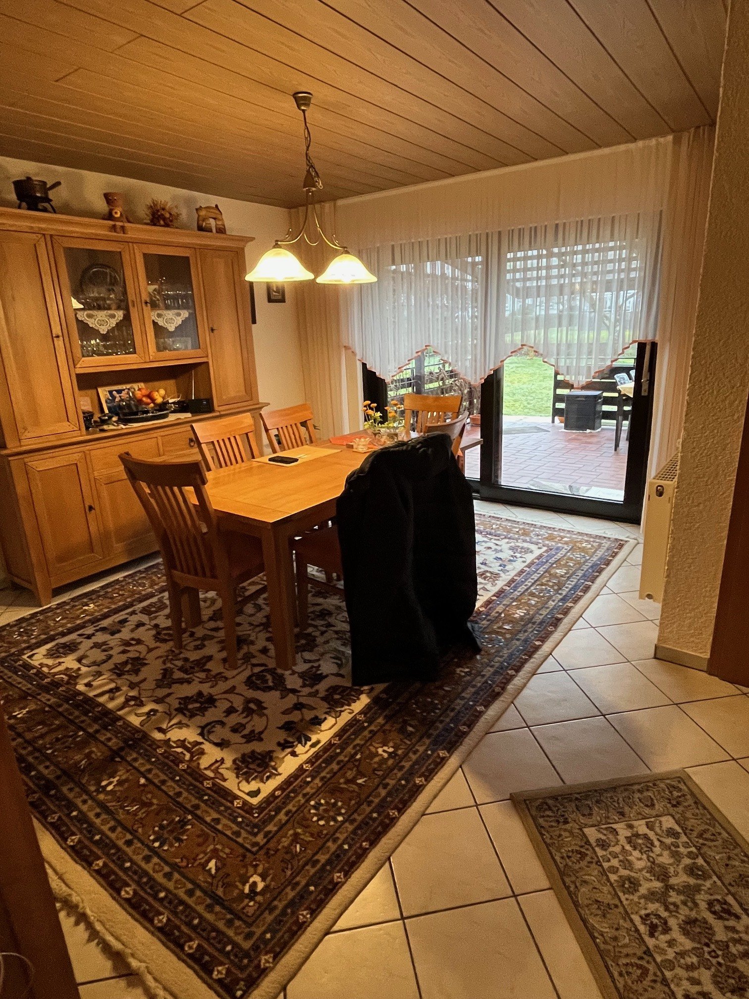 SCHMELZ : Aussergewöhnliches ANWESEN mit EINLIEGERWOHNUNG und versetzen WOHNEBENEN !