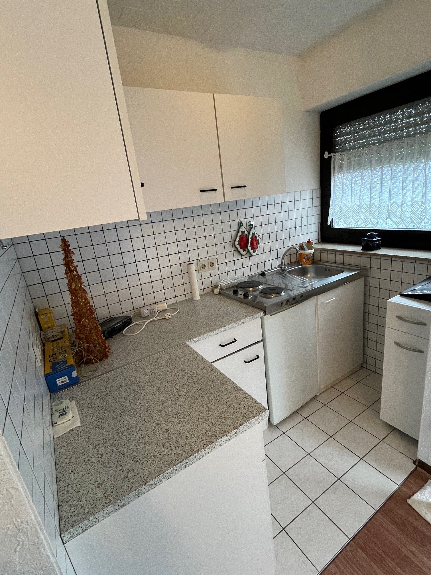 SCHMELZ : Aussergewöhnliches ANWESEN mit EINLIEGERWOHNUNG und versetzen WOHNEBENEN !