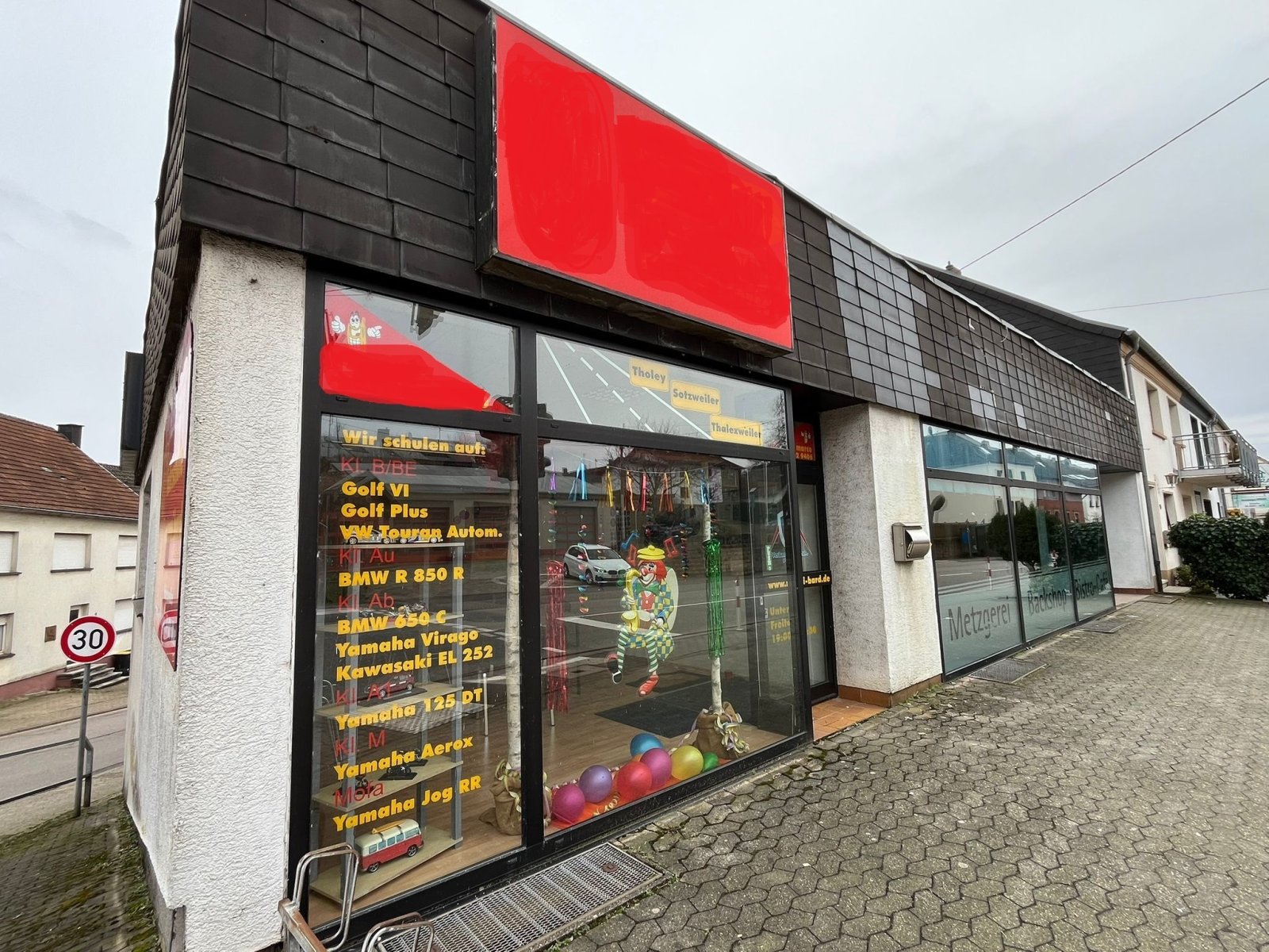 THALEXWEILER : GEWERBEOBJEKT ( ehem. Supermarkt ) an der B269 in Autobahnnähe !