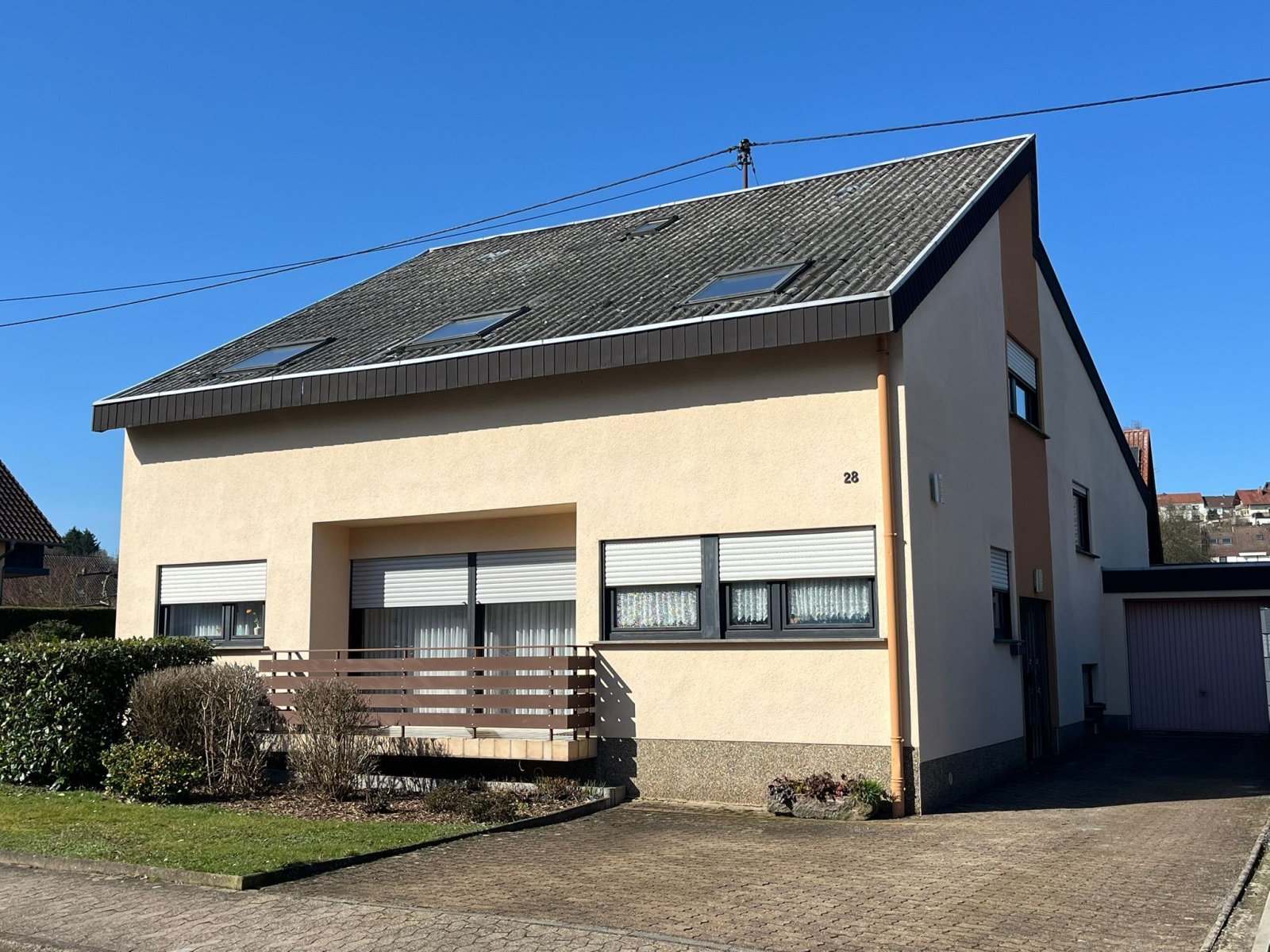 SCHMELZ : Aussergewöhnliches ANWESEN mit EINLIEGERWOHNUNG und versetzen WOHNEBENEN !