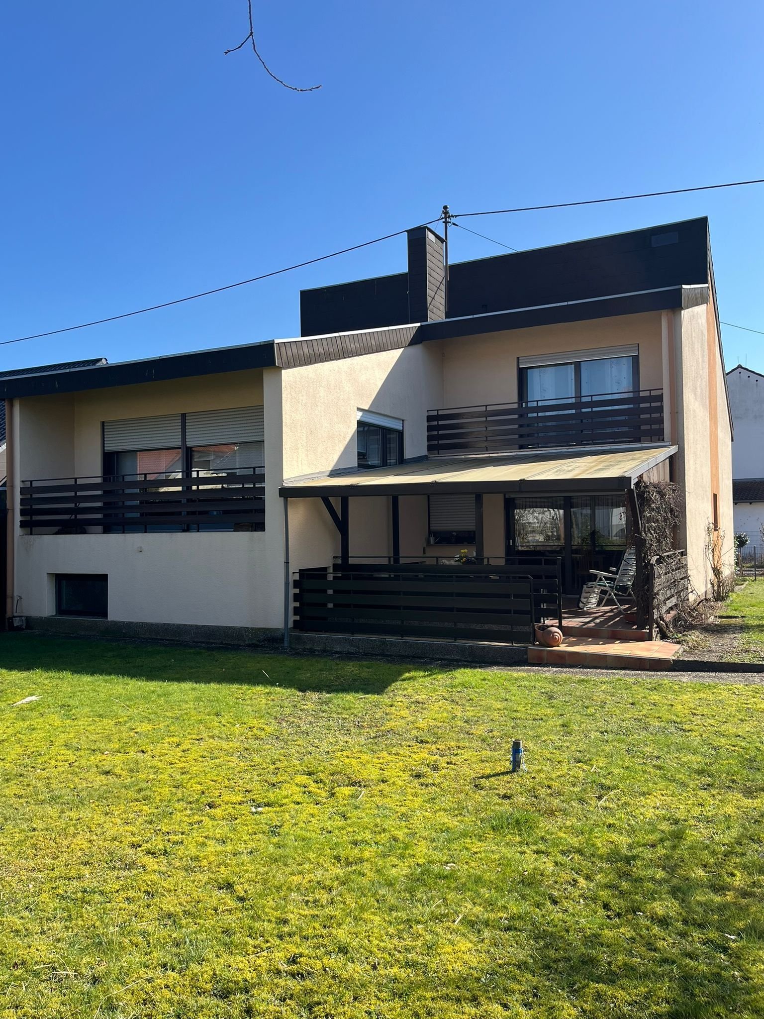 SCHMELZ : Aussergewöhnliches ANWESEN mit EINLIEGERWOHNUNG und versetzen WOHNEBENEN !