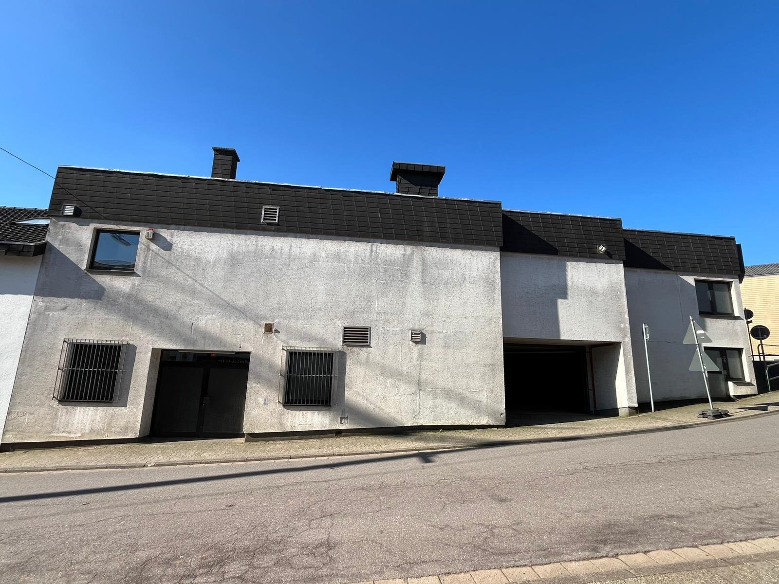 THALEXWEILER : GEWERBEOBJEKT ( ehem. Supermarkt ) an der B269 in Autobahnnähe !