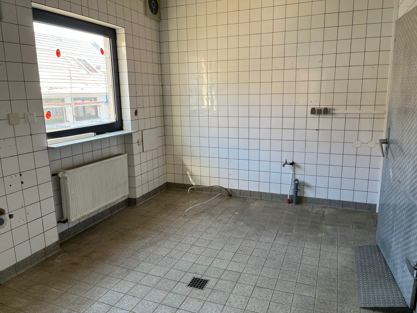 THALEXWEILER : GEWERBEOBJEKT ( ehem. Supermarkt ) an der B269 in Autobahnnähe !