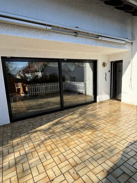 STEINBACH :  Großes 1 - 2 Familienhaus in ruhiger RANDLAGE wartet auf neue BEWOHNER ! !