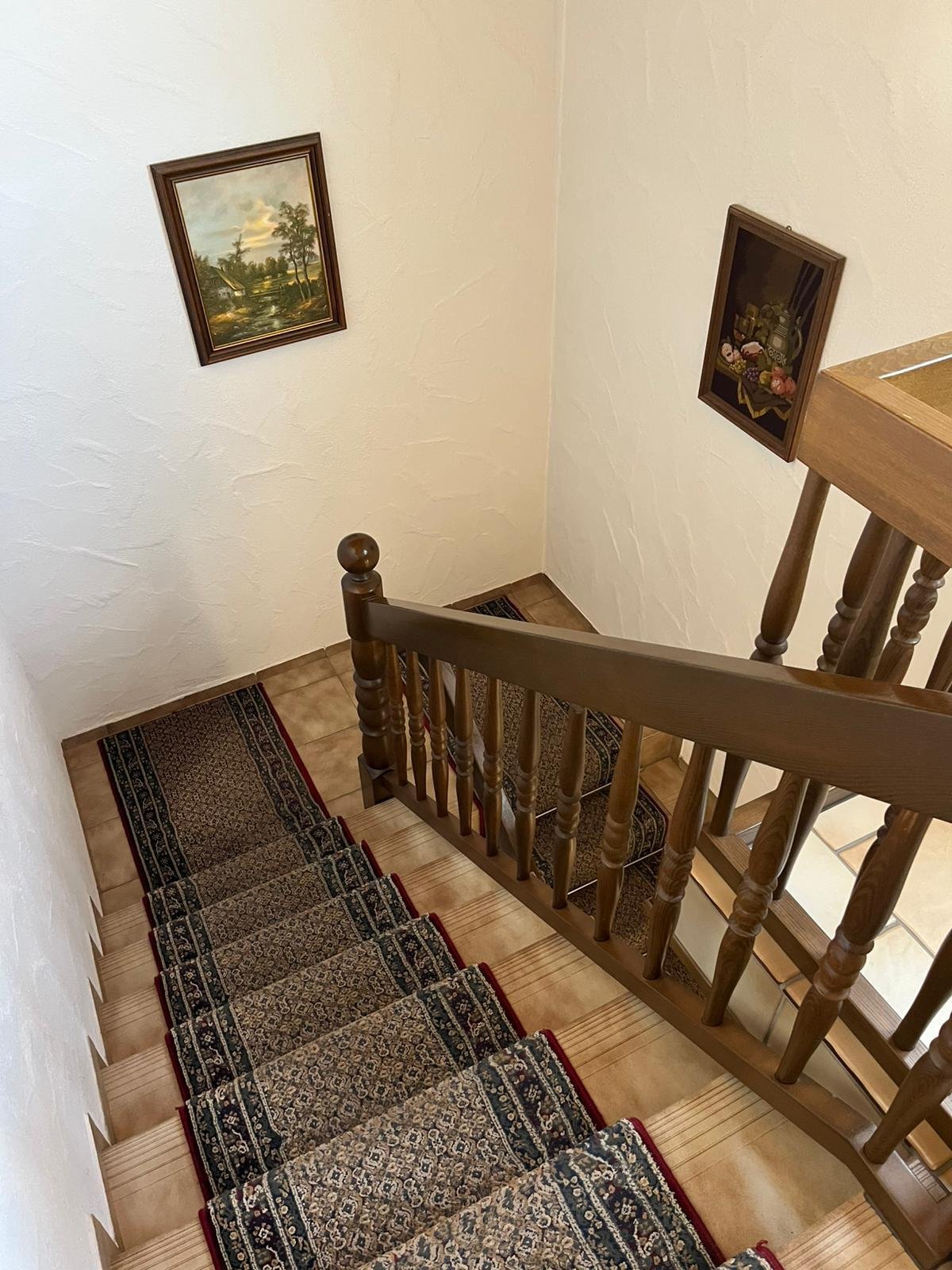 STEINBACH :  Großes 1 - 2 Familienhaus in ruhiger RANDLAGE wartet auf neue BEWOHNER ! !