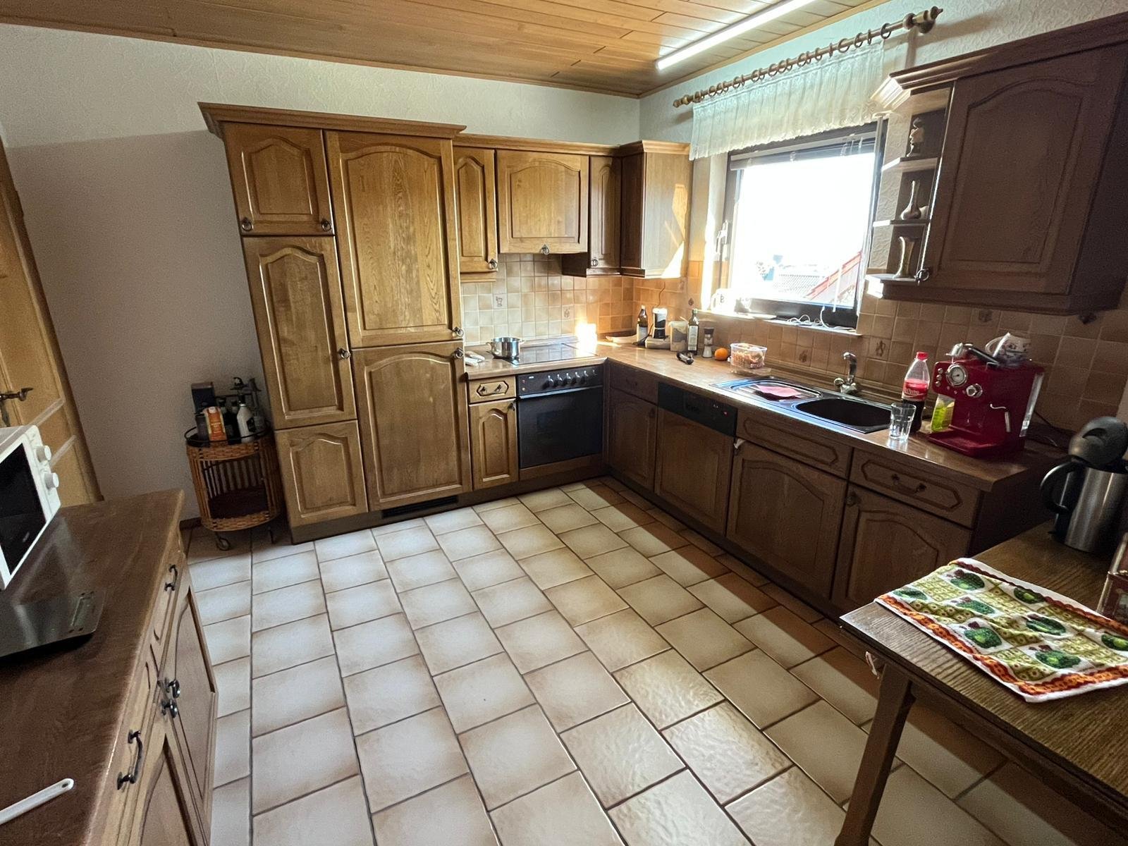 STEINBACH :  Großes 1 - 2 Familienhaus in ruhiger RANDLAGE wartet auf neue BEWOHNER ! !