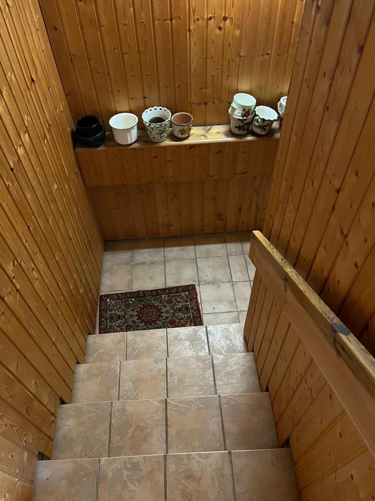 STEINBACH :  Großes 1 - 2 Familienhaus in ruhiger RANDLAGE wartet auf neue BEWOHNER ! !