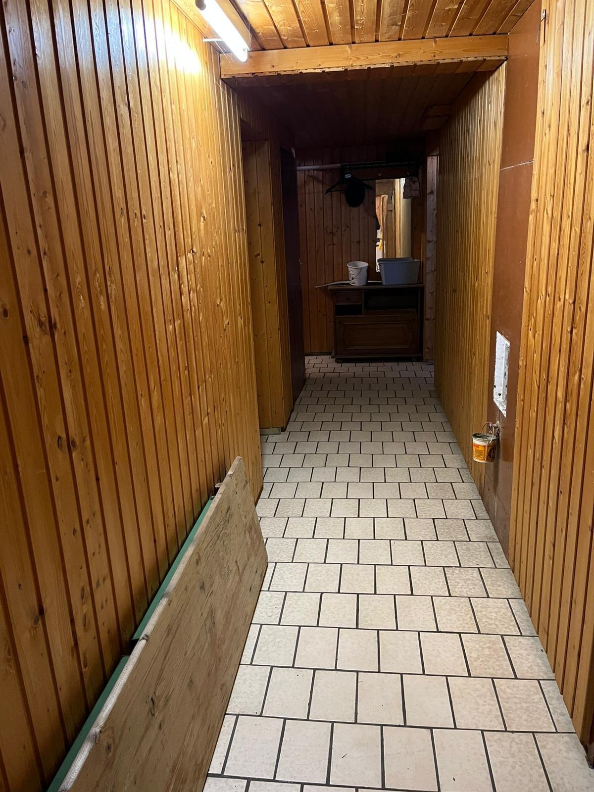 STEINBACH :  Großes 1 - 2 Familienhaus in ruhiger RANDLAGE wartet auf neue BEWOHNER ! !