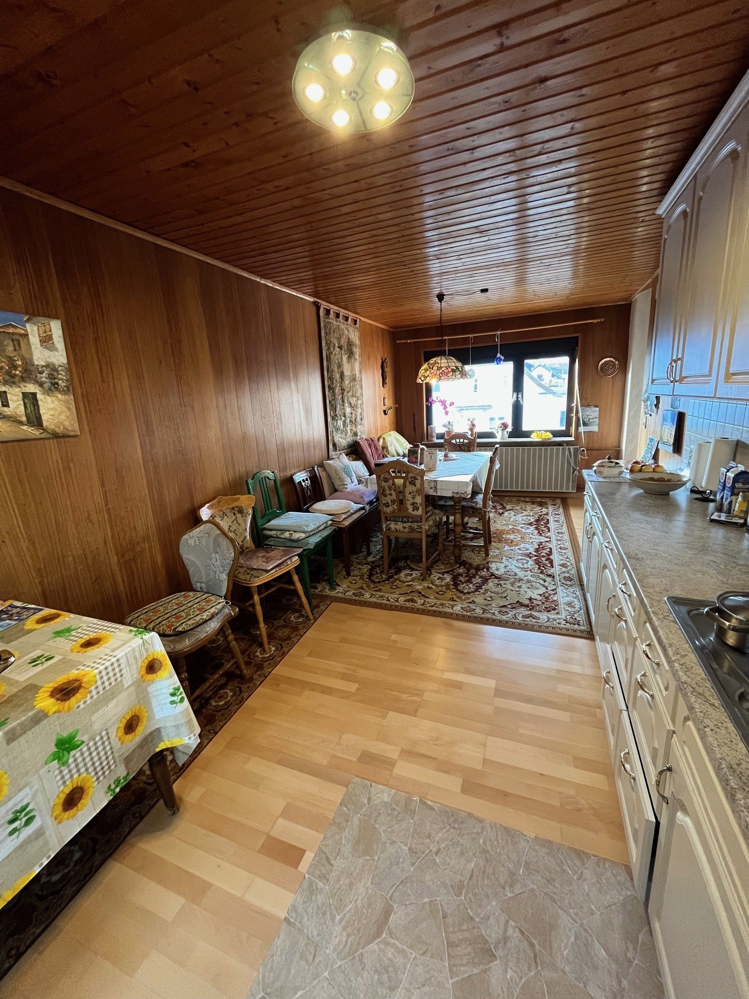 SCHMELZ : Großzügiges OBJEKT mit POTENTIAL und PV - ANLAGE in Zentrumsnähe !