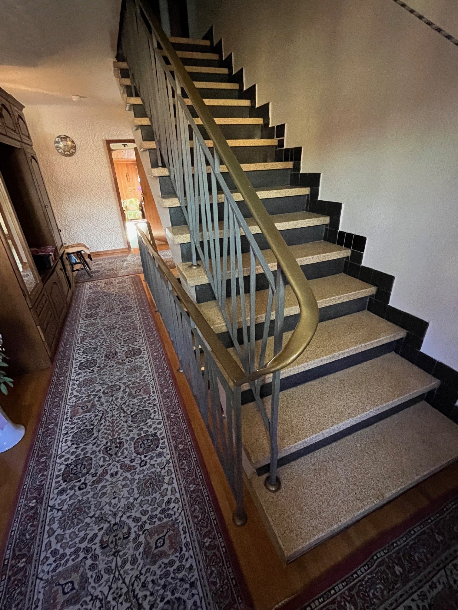 SCHMELZ : Großzügiges OBJEKT mit POTENTIAL und PV - ANLAGE in Zentrumsnähe !