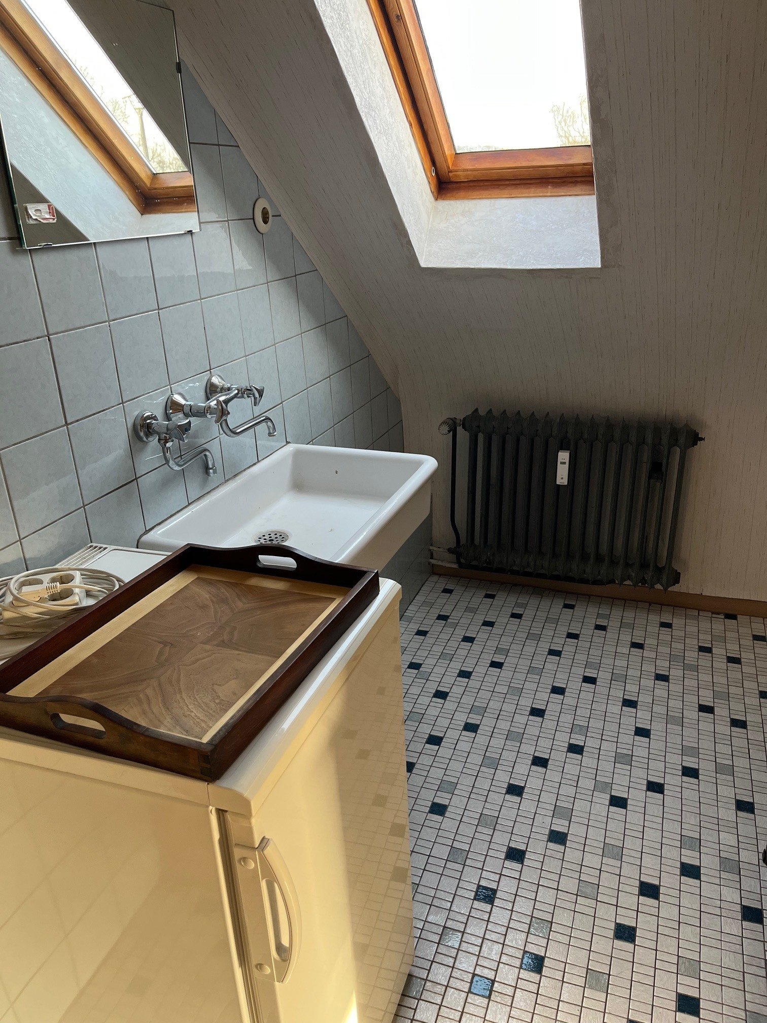 SCHMELZ : Großzügiges OBJEKT mit POTENTIAL und PV - ANLAGE in Zentrumsnähe !