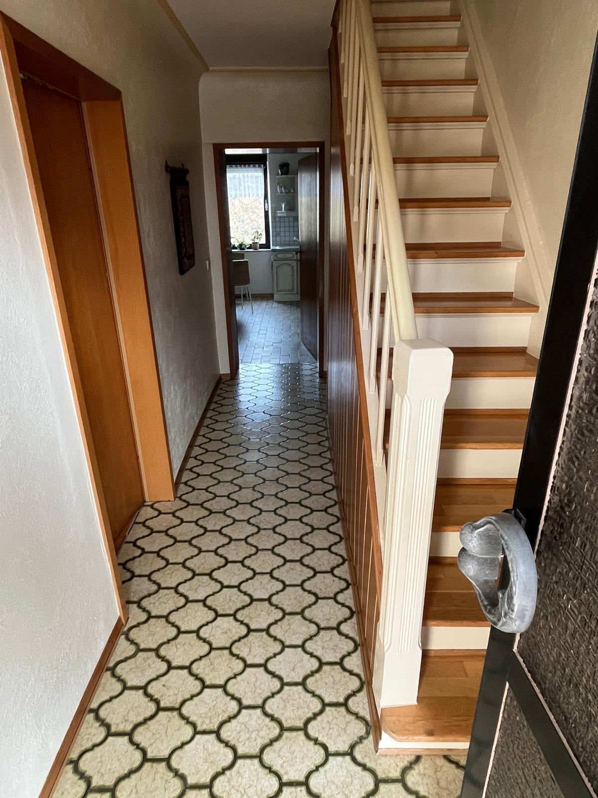 GRESAUBACH : Gepflegtes und solides HAUS mit AUSBAUKAPAZITÄT  !