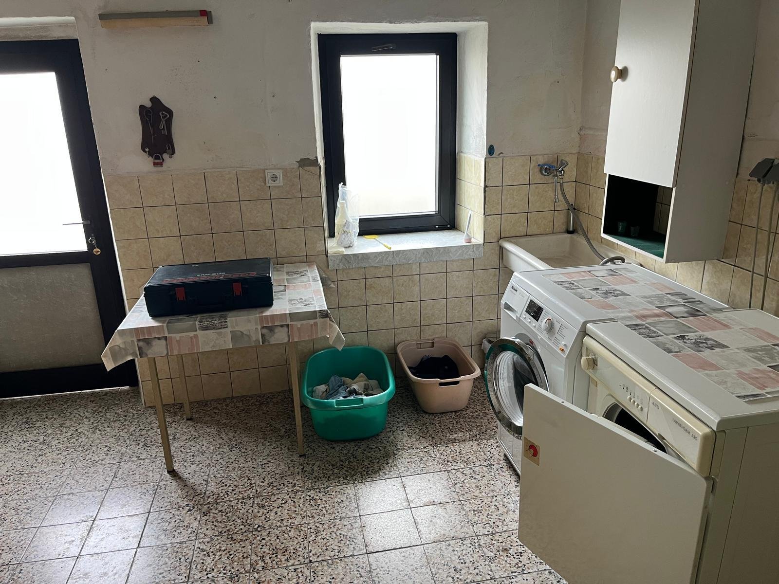 GRESAUBACH : Gepflegtes und solides HAUS mit AUSBAUKAPAZITÄT  !