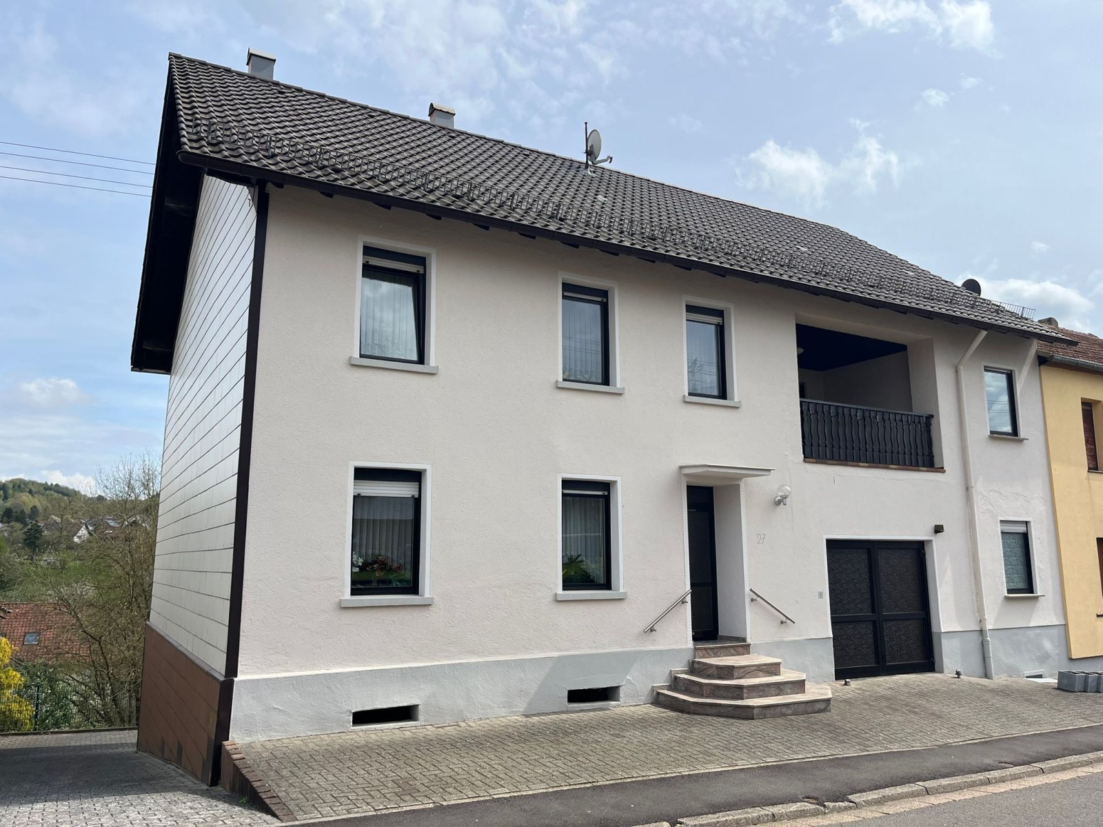 GRESAUBACH : Gepflegtes und solides HAUS mit AUSBAUKAPAZITÄT  !