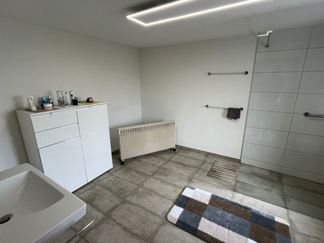 GRESAUBACH : Gepflegtes und solides HAUS mit AUSBAUKAPAZITÄT  !