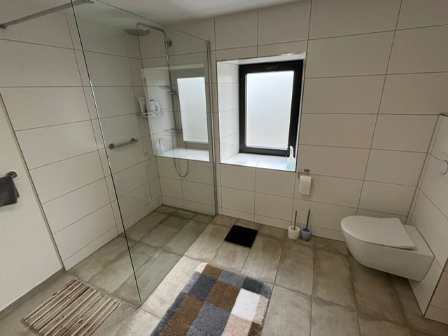 GRESAUBACH : Gepflegtes und solides HAUS mit AUSBAUKAPAZITÄT  !