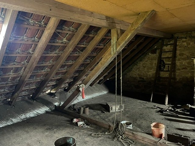 GRESAUBACH : Gepflegtes und solides HAUS mit AUSBAUKAPAZITÄT  !