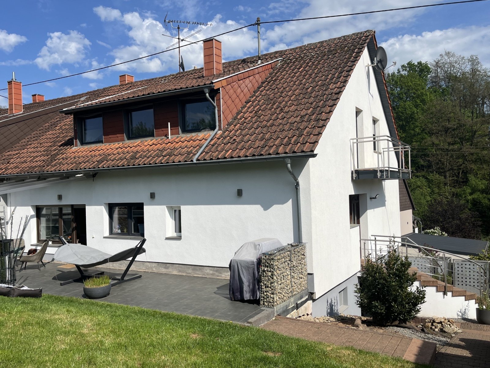 PIESBACH : WOHNFERTIG saniertes 2 - Familienhaus mit tollem Garten in Waldrandnähe !