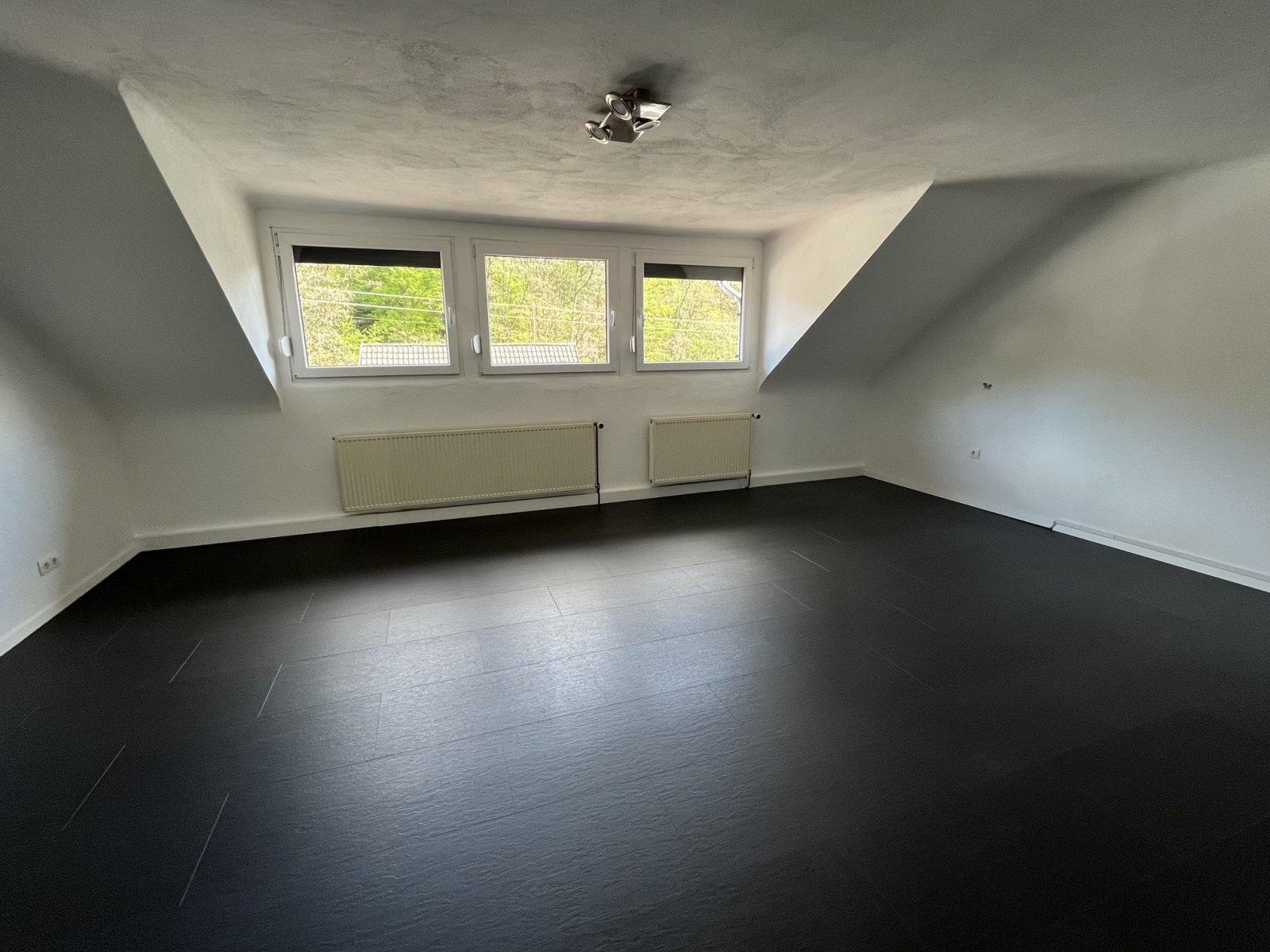 PIESBACH : WOHNFERTIG saniertes 2 - Familienhaus mit tollem Garten in Waldrandnähe !