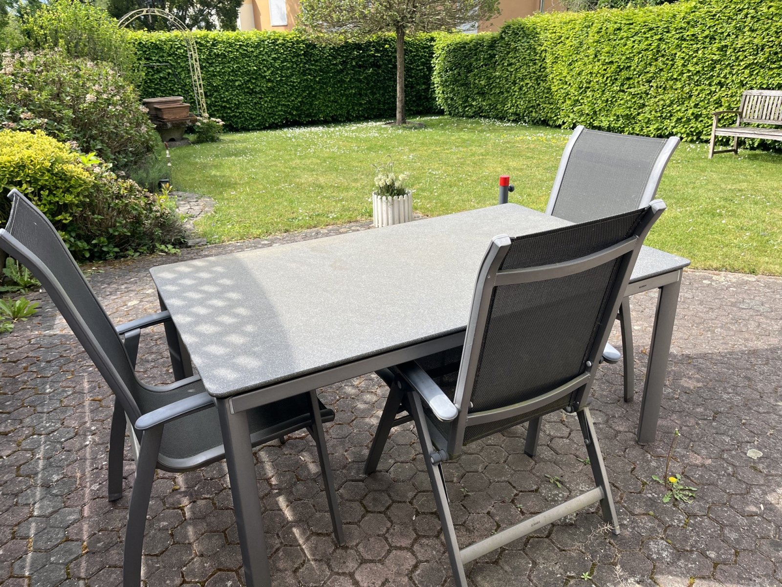 ESCHBERG : Gepflegter WOHNTRAUM mit versetzten WOHNEBENEN und tollem GARTEN !