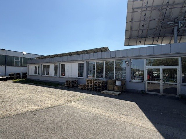 Moderne Bürofläche in Schmelz – 254 m² vielseitig nutzbar mit Freifläche und Stellplätzen