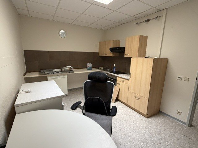 Moderne Bürofläche in Schmelz – 254 m² vielseitig nutzbar mit Freifläche und Stellplätzen