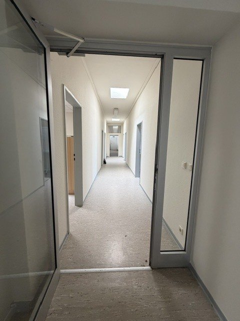 Moderne Bürofläche in Schmelz – 254 m² vielseitig nutzbar mit Freifläche und Stellplätzen