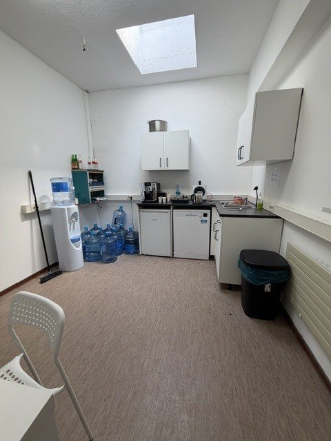 Moderne Bürofläche in Schmelz – 254 m² vielseitig nutzbar mit Freifläche und Stellplätzen