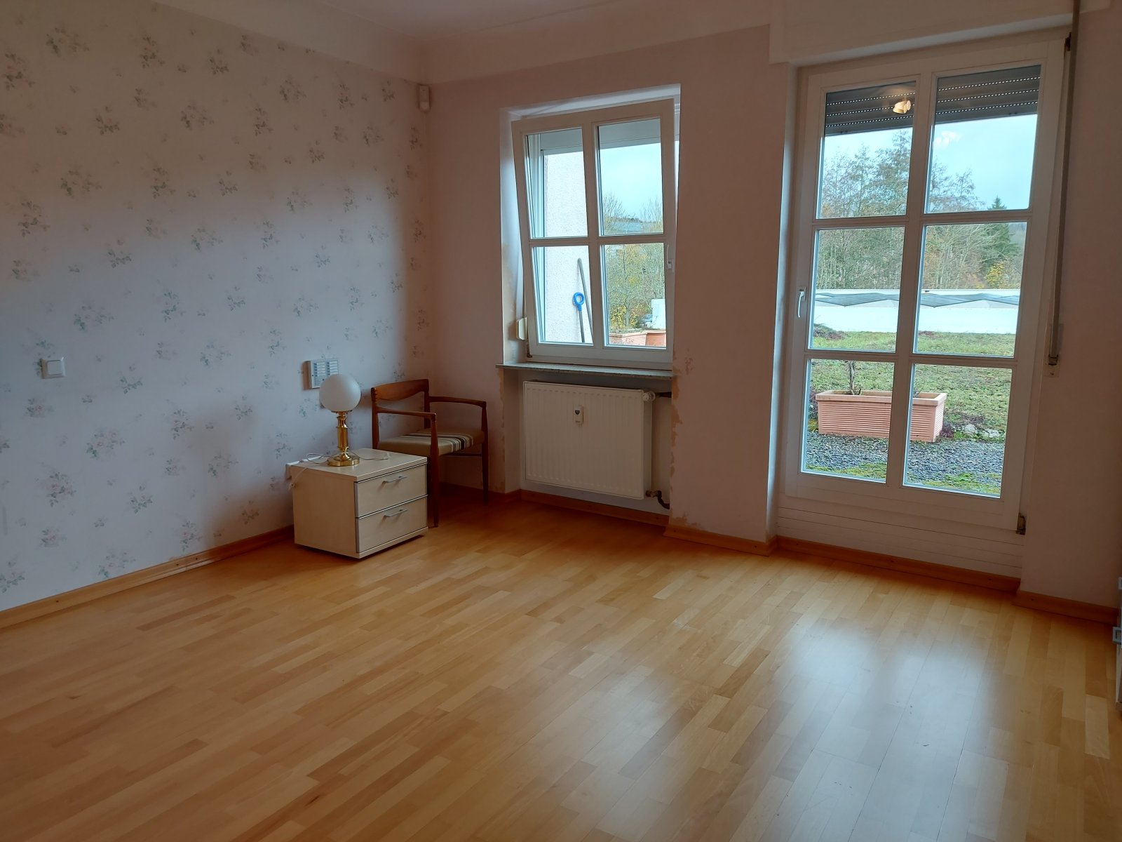 THALFANG : Hochwertige Wohnung ( ca. 152 m² ) mit Einbauküche, Dachterrasse und Garten !